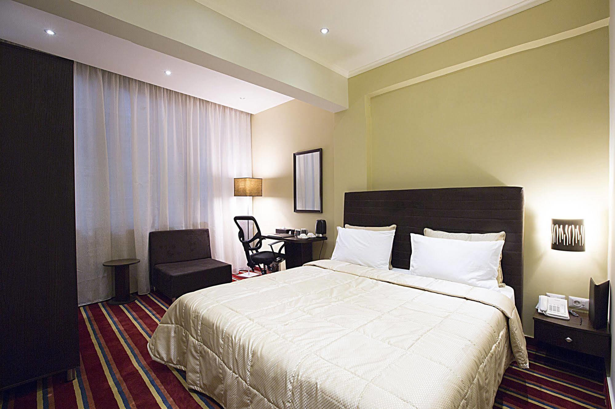 The J Hotel & Spa Beirut Exterior foto